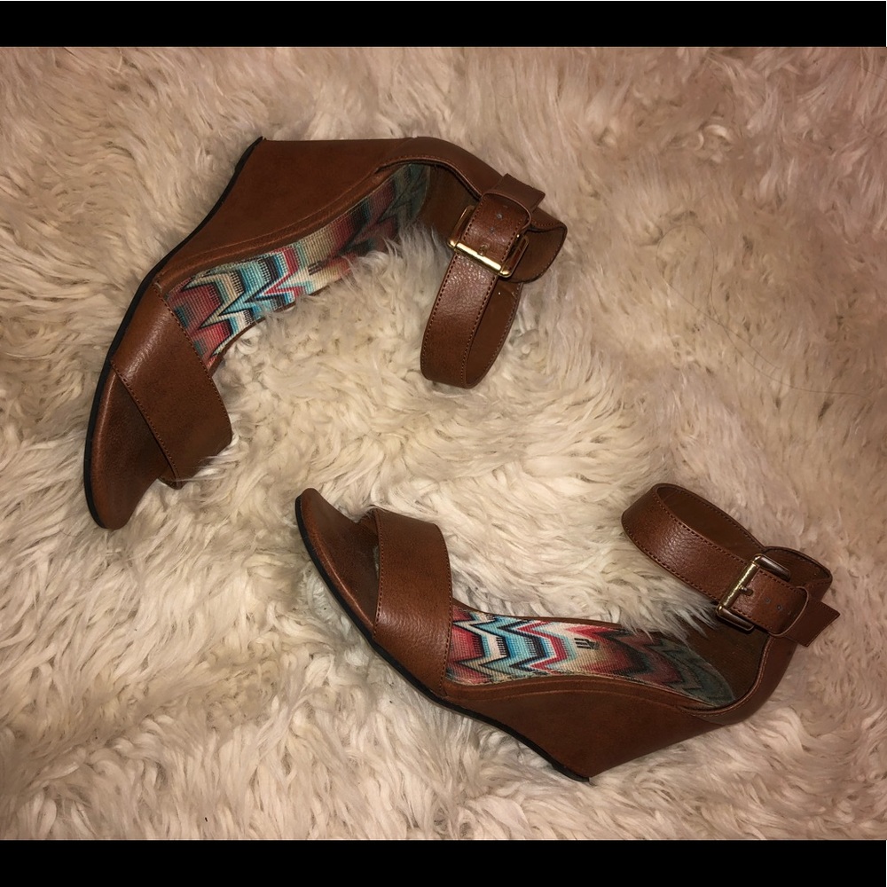 American Eagle Wedges/ Sandals  (low)